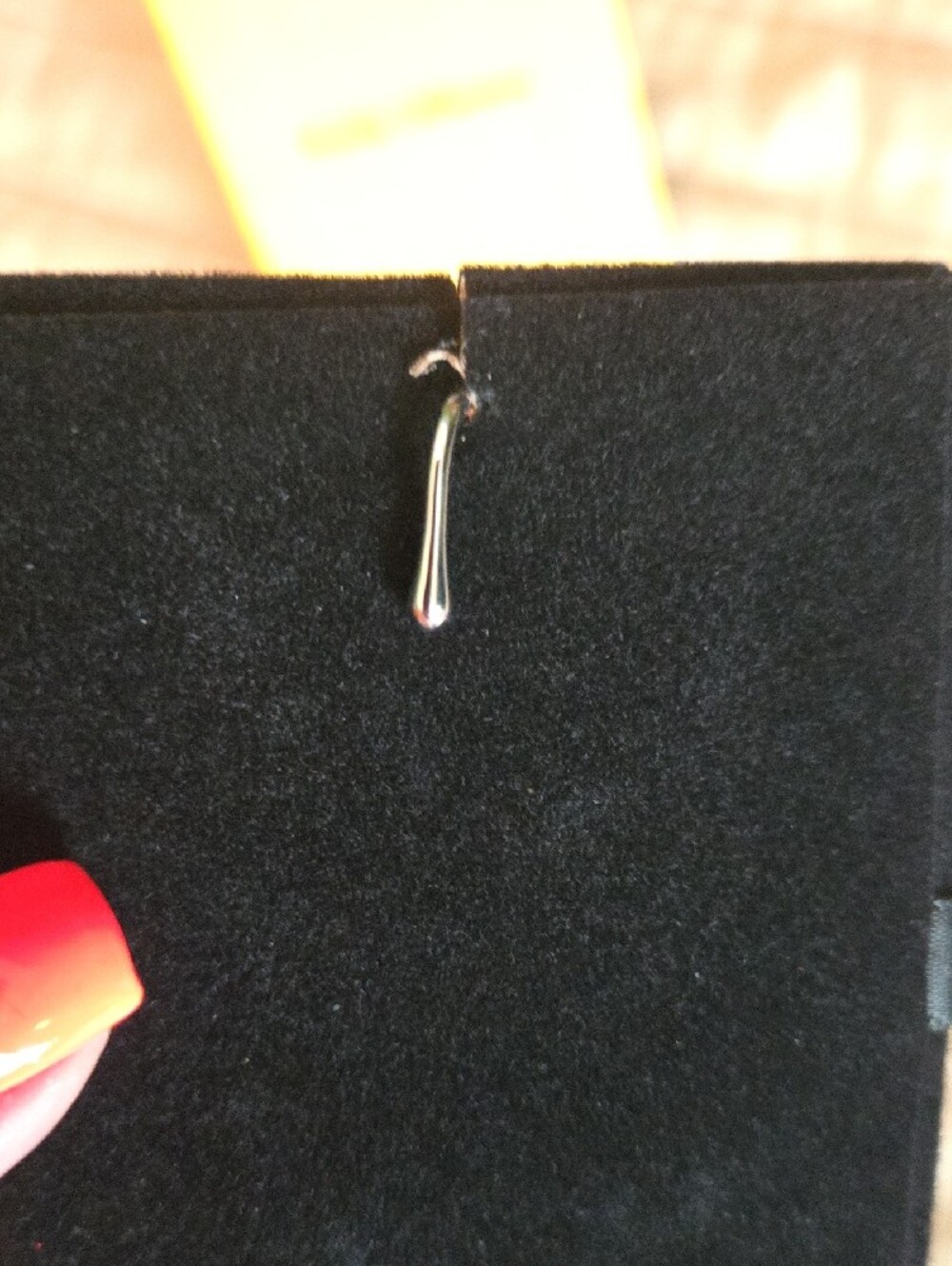 NEW IN BOX Silver Wavy Ear Stud - Picture 4 of 6